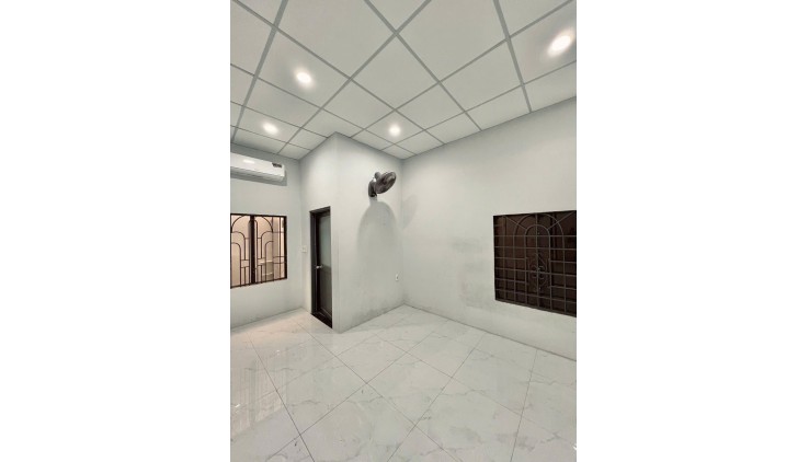 Bán nhà Mặt tiền Nam Hòa - kết nối Võ Nguyễn Giáp, giáp Q1, 9x25m, Cấp 4, giảm  17 tỷ.