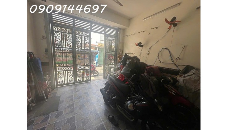 Bán Nhà 4 tầng Mặt tiền đường Hà Chương, phường Trung Mỹ Tây, Q12, dt 68m2 (4mx17m). Giá 6,7Tỷ