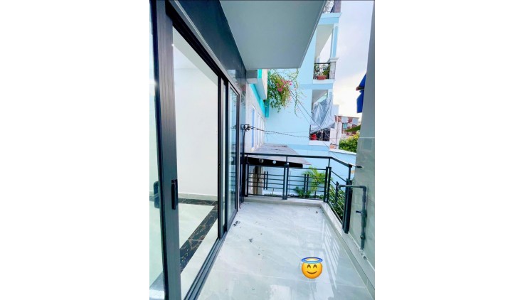 Sát mặt tiền Q4 
Ngang 3 Dài 11 m2 
ĐÚC XÂY MỚI 5 TẤM 
4 tỷ