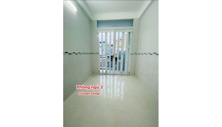 Sát mặt tiền Q4 
Ngang 3 Dài 11 m2 
ĐÚC XÂY MỚI 5 TẤM 
4 tỷ