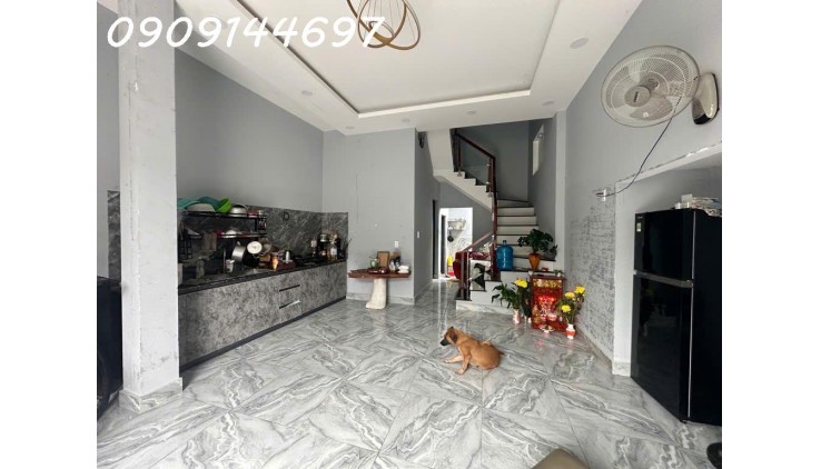 Nhà 3 tầng 1/ đường NGUYỄN VĂN QUÁ, phường ĐÔNG HƯNG THUẬN, Q12, dt 60m2 (5,8m/6,5mx10,5m) Hẻm xe tải thông. Giá 3,8Tỷ