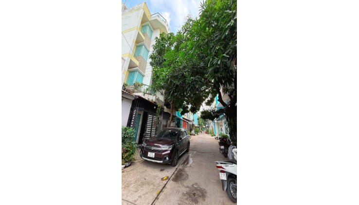 Lê Văn Quới gần ngã tư 4 xã giápTân Phú hẻm 7m thông xe hơi vào nhà 49m2,5Tầng Nhỉnh 5tỷ