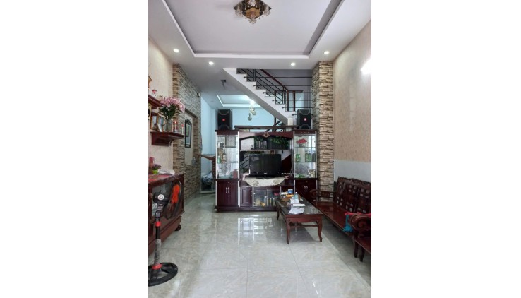 Lê Văn Quới gần ngã tư 4 xã giápTân Phú hẻm 7m thông xe hơi vào nhà 49m2,5Tầng Nhỉnh 5tỷ