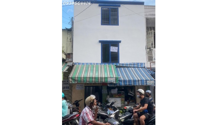 Cho thuê nhà trọ mặt tiền chợ Tôn Thất Thuyết Q4
