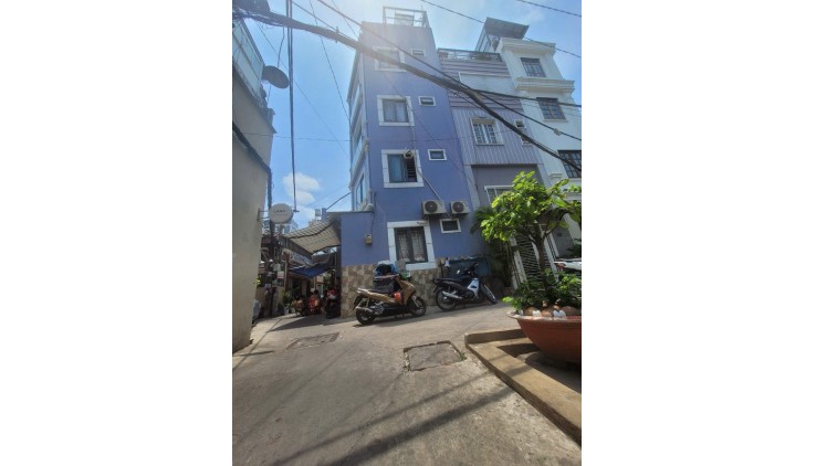 SÁT MẶT TIỀN HẺM BA GÁC MÁY QUAY 

 VÈO VÈO 
NGANG 3,7 NỞ HẬU 4 DÀI 5,8 M 

ĐÚC 5 TẤM 
DƯỚI 3 TỶ