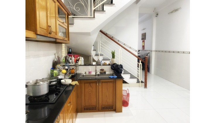 Bán nhà1/  hẻm oto kế MT Tân Hương quận Tân Phú 4 x 14-2 tang chỉ 4.7 tỷ tl