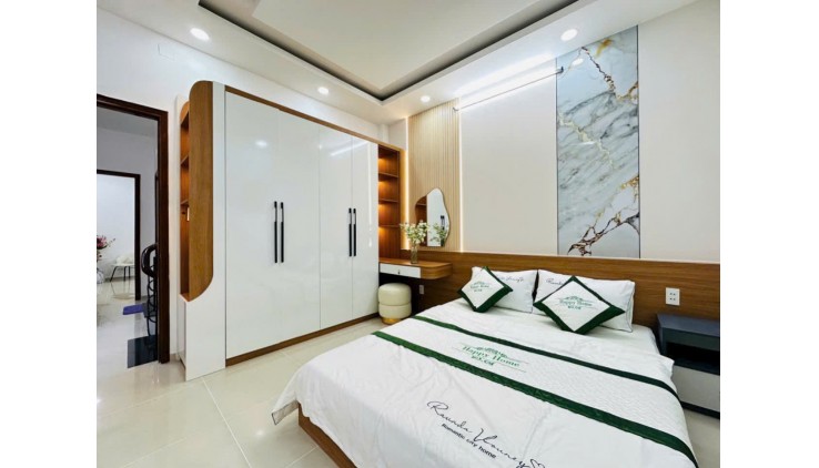 Bán nhà Gò vấp- Phạm Văn Chiều , ngang 11m , 1 trệt 2 lậu, sân thượng,  4pn, 1. thờ, 5.9TL