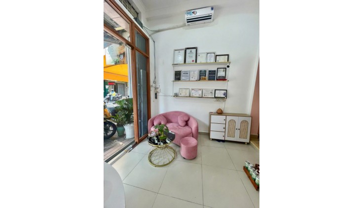 Quận 4 ! Sang Rẻ Spa – Phun Xăm Decor Đẹp, Sẵn Full Nội Thất Xịn Mới Đẹp, Tel : 0989678960 (chính chủ)