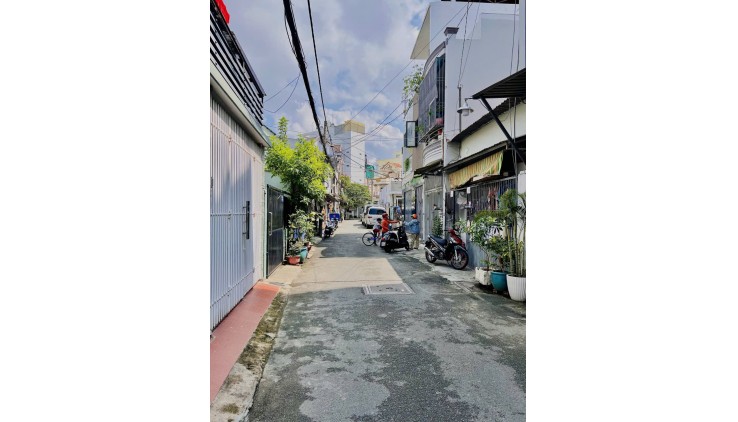 Bán nhà Tân Phú - Tân Sơn Nhì (4*12.5m), hẻm ô tô, 2 lầu, hẻm thông , đủ tiện ích, 4.2 tỷ