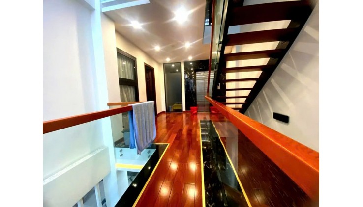 Nhà bán vị trí đẹp Hoàng Văn Thụ 83mz, 4 tầng, 7.5m x11m giá 22 tỷ Phú Nhuận