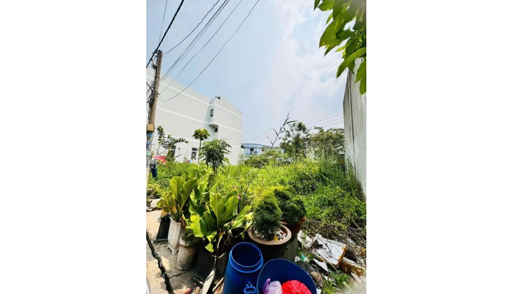 Bán lô đất  Hẻm 8m Tỉnh lộ 10, ngay QL1A, 10p qua Aeon Tên Lửa, 4x18m, giá 3 tỷ.