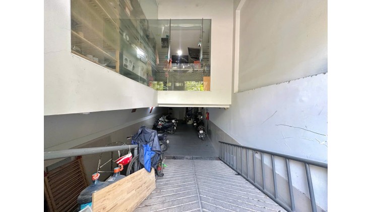 Bán căn hô dịch vụ 7 tầng, Thích Quảng Đức, Phú Nhuận, 14 phòng, 4.5m x 18m, có hầm, giá 16 tỷ