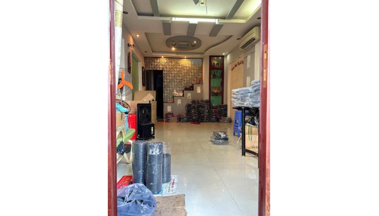 Bán nhà Thoại Ngọc Hầu, Tân Phú- 4x20m - 3 tầng chỉ 8.7 tỷ Hẻm xe tải