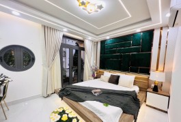 NHÀ MỚI Ở NGAY THỦ ĐỨC - 110M2 - 4 TẦNG - ÔTÔ 7 CHỖ NGỦ TRONG NHÀ