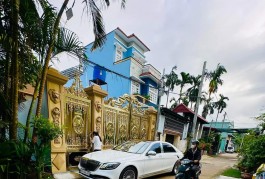 VILLA Sân Vườn 276m2, Hà Huy Giáp, Quận 12. Nội Thất Cao Cấp, Hồ, chỉ 9.6 tỷ
