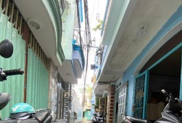 CHỈ 2.4TỶ. CÓ NHÀ TO GIÁ RẺ.TIỆN XÂY MỚI. NỞ HẬU NHẸ,HẺM BA GÁC P15.Q8.