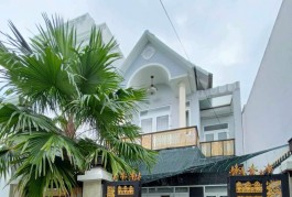 BIỆT THỰ SÂN VƯỜN SANG TRỌNG TẶNG NỘI THẤT, 145M2, SÁT MT LÊ THỊ LƠ.