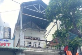 NGỘP BAND - MT NGAY KÊNH NƯỚC ĐEN - KHU VỰC SẦM UẤT - 76M 2 TẦNG CHỈ NHỈNH 6 TỶ