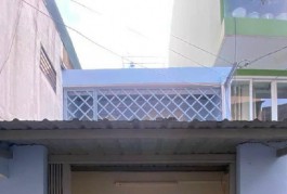 Nhà cũ tiện xây mới 41m2 trung tâm quận 10 , đằng sau siêu thị sài gòn . Hẻm trước 6M mở rộng