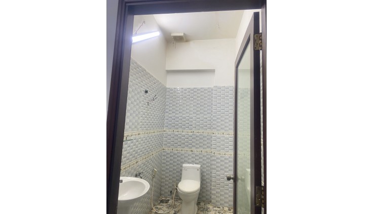 NHÀ CHƯA QUA  ĐẦU TƯ - NGUYỄN VĂN KHỐI - GÒ VẤP - 4 TẦNG - 70M2 -  HẺM XE HƠI - 1 PHÚT RA CÔNG VIÊN LÀNG HOA -  CHỈ 6.99 TỎI.