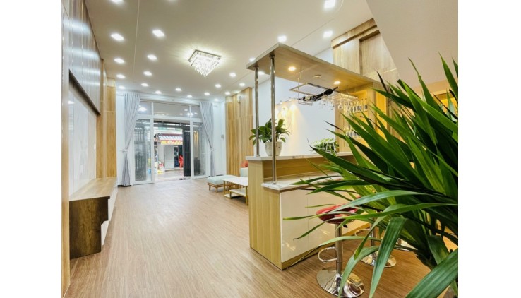 Bán nhà về quê, giá 6.8 tỷ còn tl, đường NGUYỄN THƯỢNG HIỀN, 3 lầu