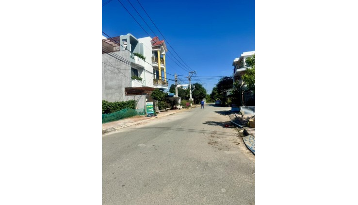 Cần bán căn nhà 1 trệt 2 lầu siêu đẹp, giá cực yêu!