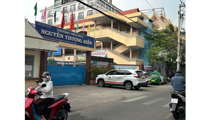 Bán CHDV mặt tiền ngay trường Nguyễn Thượng Hiền 6L DT sàn 215m2 ngang 5m TN 45tr 15.5 tỷ