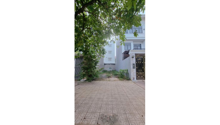 ĐẤT 6 X 21M MẶT TIỀN ĐƯỜNG 30M - VỈA HÈ RỘNG - THỦ ĐỨC - XÂY CAO TẦNG