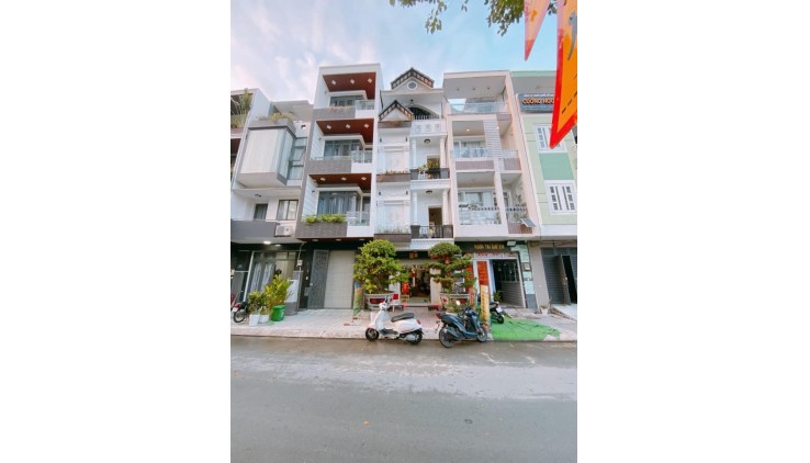 BÁN NHÀ 4 TẦNG, MẶT TIỀN ĐƯỜNG SỐ QUẬN 7 - GIÁ 15.8 TỶ - VỊ TRÍ VÀNG, SỔ HỒNG CHÍNH CHỦ