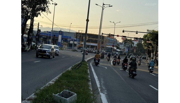 NHÀ BÁN SÁT MẶT TIỀN LUỸ BÁN BÍCH 75M, CHỈ 8 TỶ, CHO THUÊ 15 TR