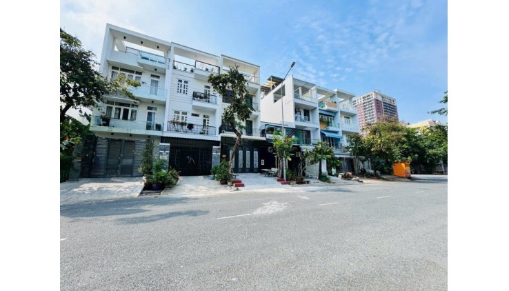 Bán nhà phố (5x18m) 4 tầng đường 20m sát cv bờ sông, Phường Phú Mỹ, Quận 7. Giá chỉ 13 tỷ8