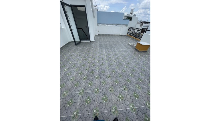 Chỉ 4.1 tỷ bán gấp nhà NGUYỄN TRỌNG TUYỂN, 4m x 10m, 3 lầu.
