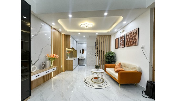 Bán Nhà Lê Quang Định 5 Tầng 3 PN Giá Chỉ Nhỉnh 4 Tỉ