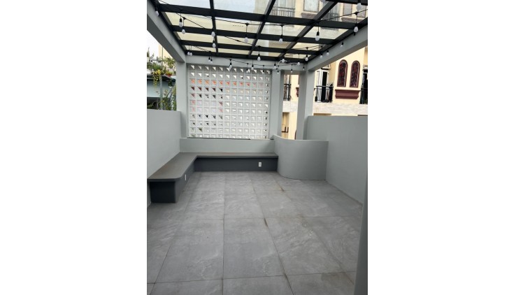 Bán nhà NGUYỄN THÁI SƠN, 5 phòng, 4.3m x 15m, 5.6 tỷ còn tl.