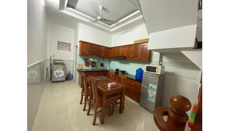 Giá 4.55 tỷ bán gấp nhà TRƯỜNG SA, PHÚ NHUẬN, 3 lầu, 4m ngang