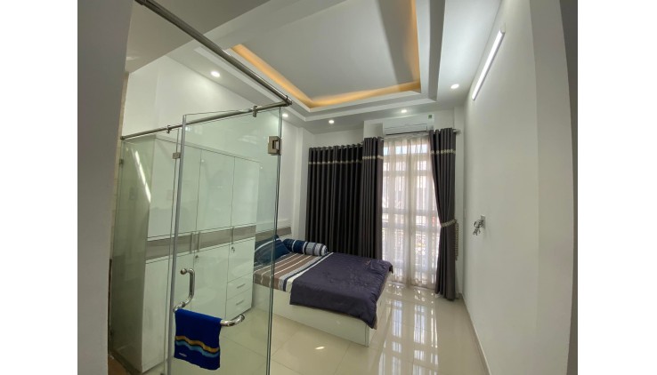 Giá 4.55 tỷ bán gấp nhà TRƯỜNG SA, PHÚ NHUẬN, 3 lầu, 4m ngang