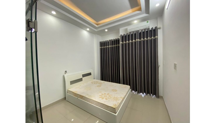 Giá 4.55 tỷ bán gấp nhà TRƯỜNG SA, PHÚ NHUẬN, 3 lầu, 4m ngang