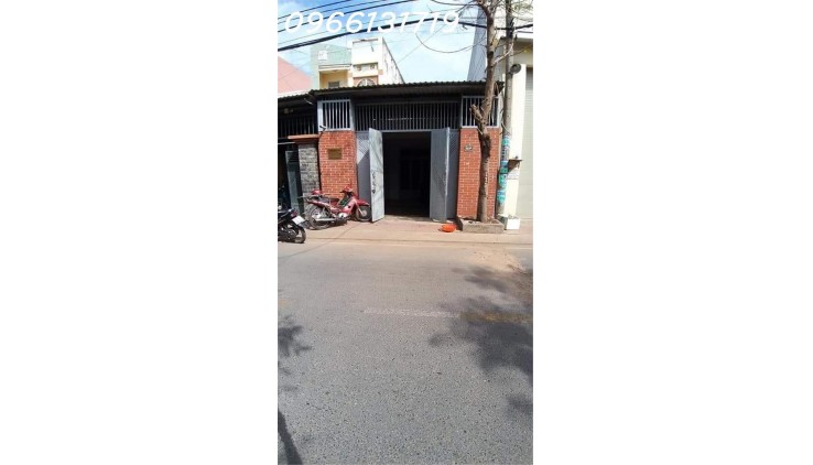 Bán nhà Mặt tiền Bà Điểm 4, Bà Điểm, Hóc Môn, 135m2, Giá 10 tỷ TL.