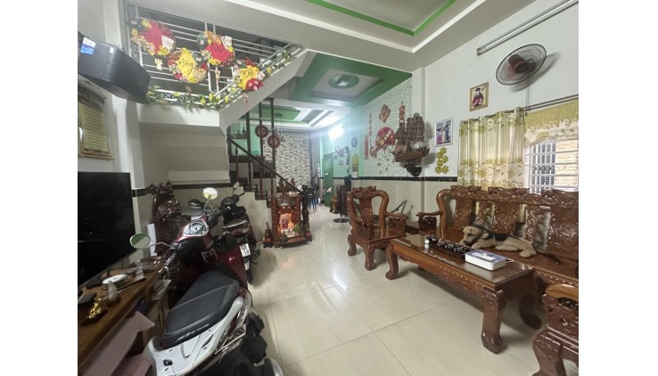 Nhà 4 Tầng Ở Lô Góc – Hẻm Xe Hơi Tránh – Ngang 5m – Sổ Hồng Riêng Giá Chưa Tới 6 Tỷ - Quận 12.