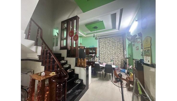 Nhà 4 Tầng Ở Lô Góc – Hẻm Xe Hơi Tránh – Ngang 5m – Sổ Hồng Riêng Giá Chưa Tới 6 Tỷ - Quận 12.