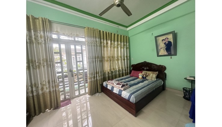 Nhà 4 Tầng Ở Lô Góc – Hẻm Xe Hơi Tránh – Ngang 5m – Sổ Hồng Riêng Giá Chưa Tới 6 Tỷ - Quận 12.