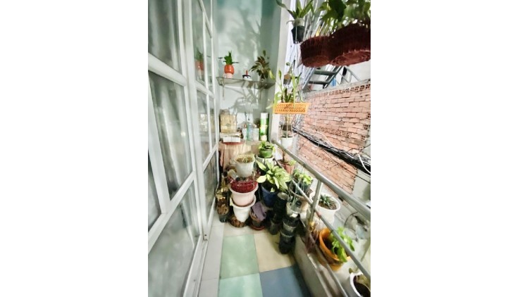 NGAY VÒNG XOAY LĂNG CHA CẢ - P.4 TÂN BÌNH - CÁCH MẶT TIỀN 20M - 34M² - 2 TẦNG -