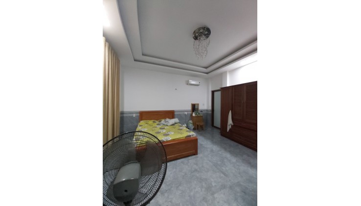Giảm 200tr cần bán gấp nhà CHU VĂN AN, BTCT, 4 lầu, 4m x 13m, 5.7 tỷ.