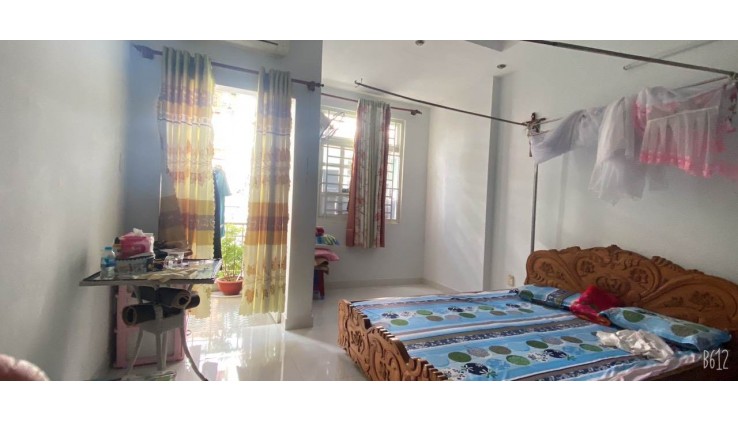 Bán nhà 6.3 tỷ, QUANG TRUNG, 4m x 12m, 4 phòng, gần VINCOM.
