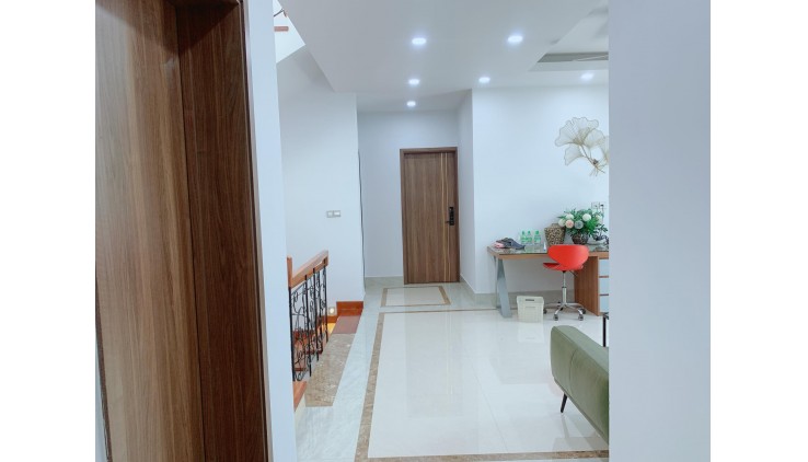 Cần bán gấp nhà 6 phòng, 5m x 15m, TRÀN BÌNH TRỌNG, giá 6.8 tỷ.