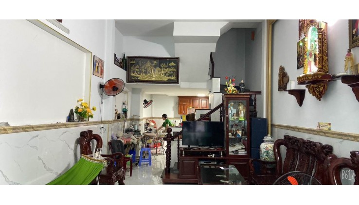 Bán nhà 6.3 tỷ, QUANG TRUNG, 4m x 12m, 4 phòng, gần VINCOM.
