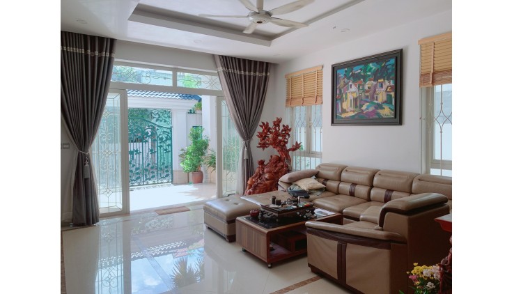 Cần tiền giảm 400tr bán gấp nhà TRẦN BÌNH TRỌNG, HXH, 6 phòng, giá 6.8 tỷ