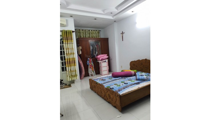 Bán nhà 6.3 tỷ, QUANG TRUNG, 4m x 12m, 4 phòng, gần VINCOM.