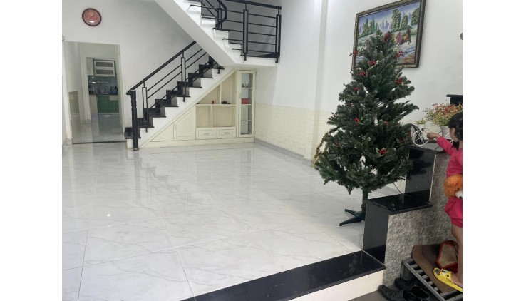 Bán gấp nhà Q10, CAO THĂNG, 4m x 15m, 60m2, 4 phòng, giá 7.5 tỷ.