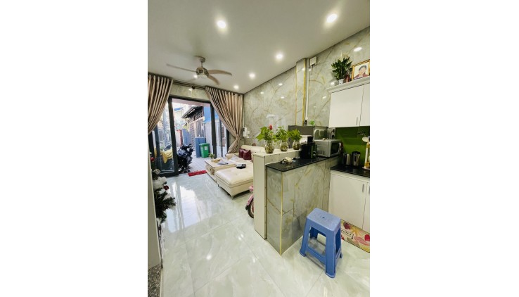 Nhà gần PHAN XÍCH LONG bán 4.2 tỷ, lên được 3 tầng.